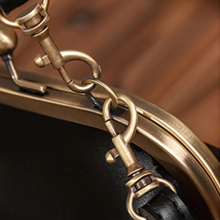 Vintage Kiss-Lock Bag -  Clara&